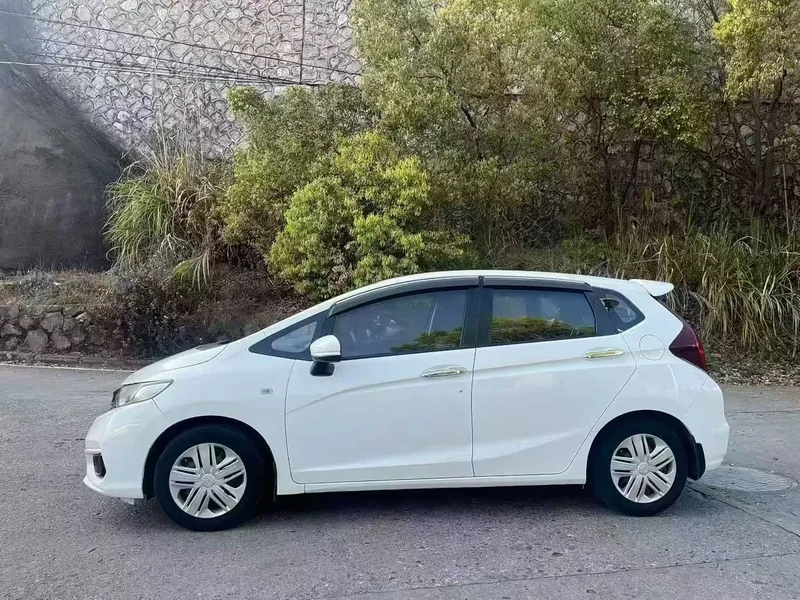Honda Fit — фото 5