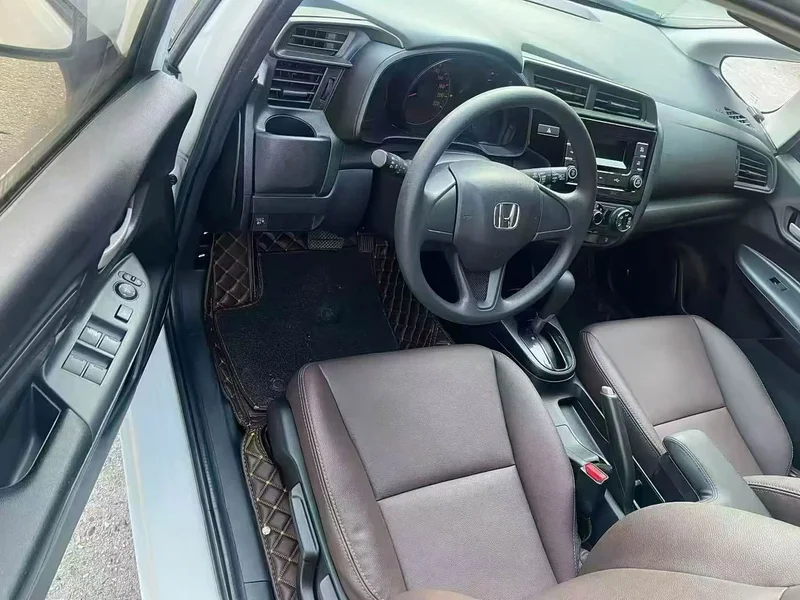 Honda Fit — фото 7