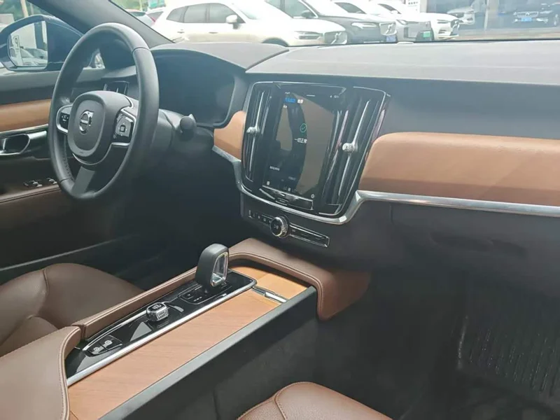 Volvo S90 — фото 23