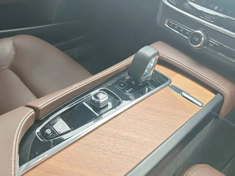 Volvo S90 — фото 24