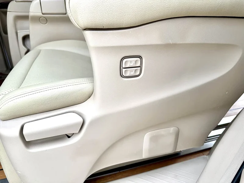 Toyota Alphard — фото 11