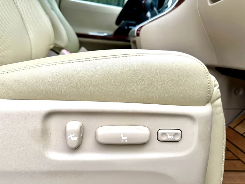 Toyota Alphard — фото 12
