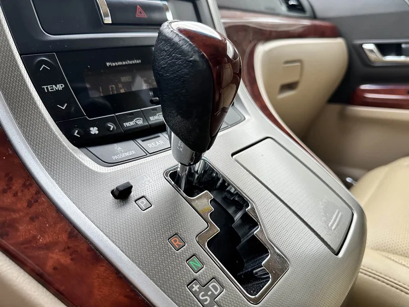 Toyota Alphard — фото 18