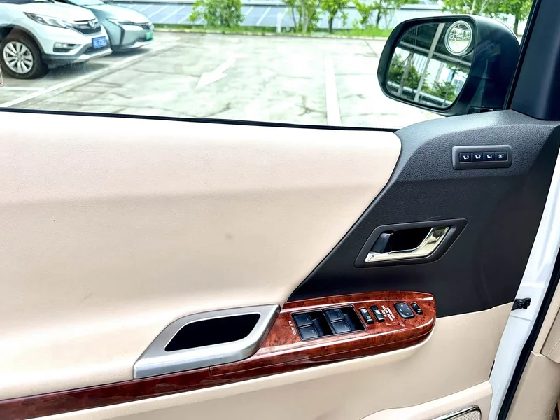 Toyota Alphard — фото 19