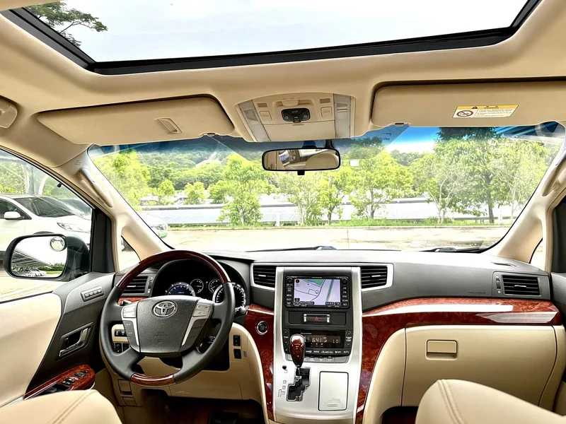 Toyota Alphard — фото 21