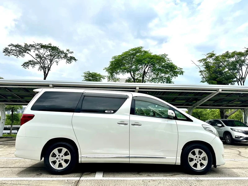 Toyota Alphard — фото 5