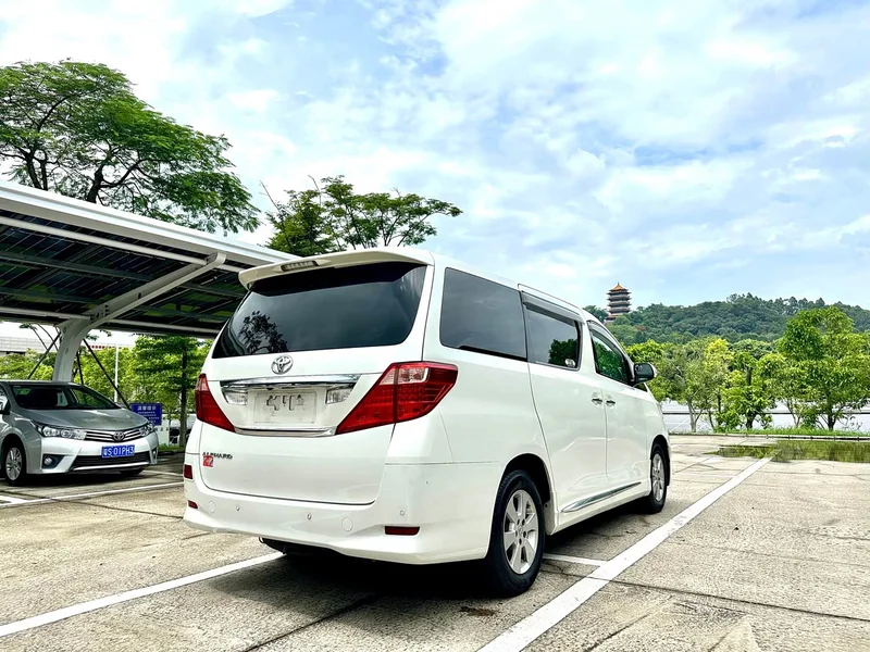 Toyota Alphard — фото 6