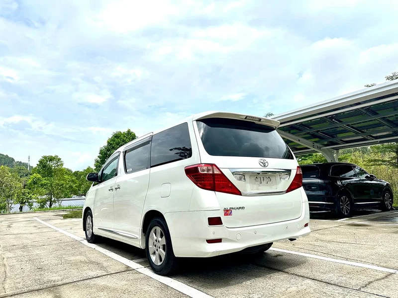 Toyota Alphard — фото 8
