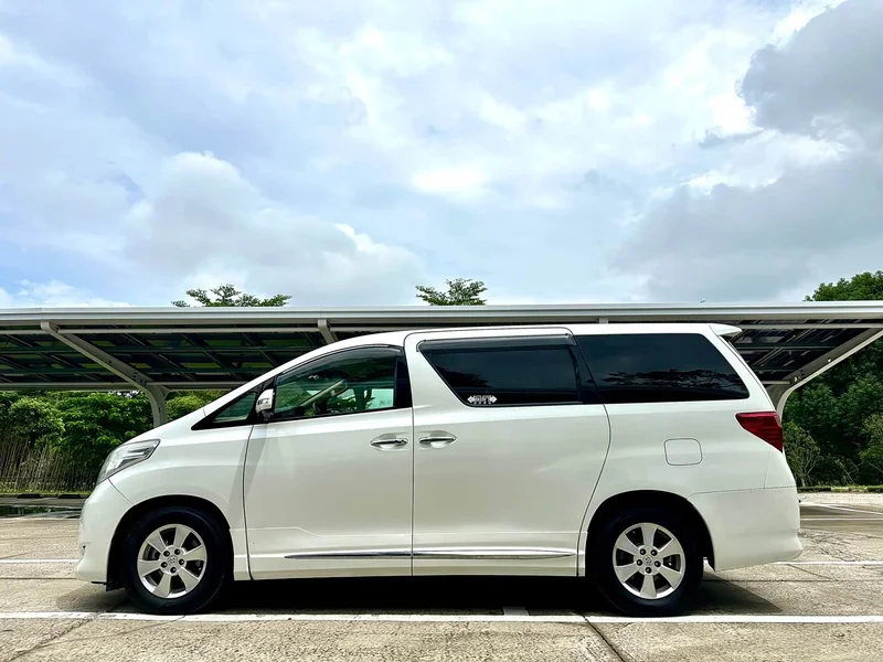 Toyota Alphard — фото 9