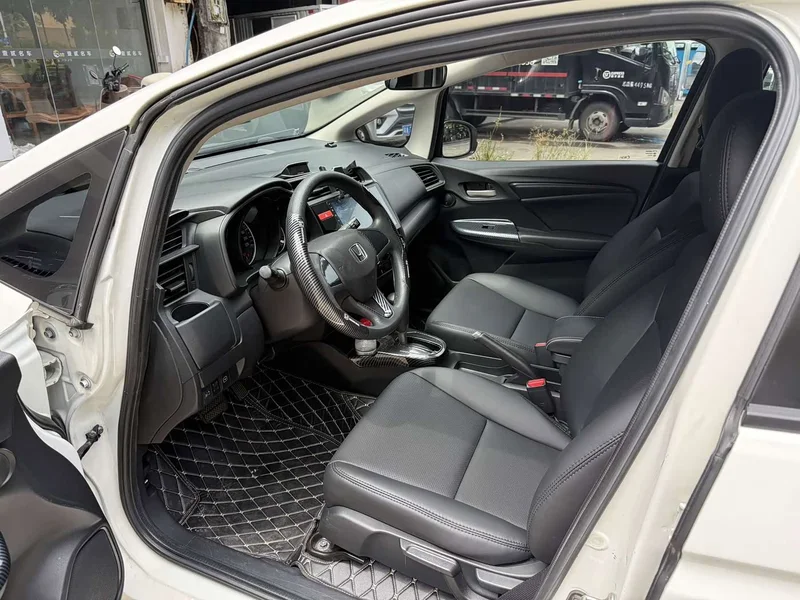 Honda Fit — фото 4