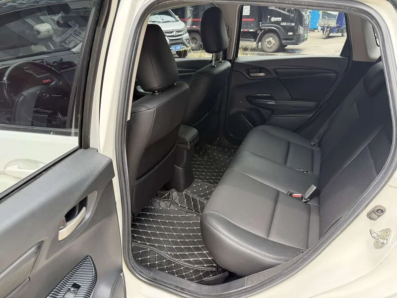 Honda Fit — фото 8