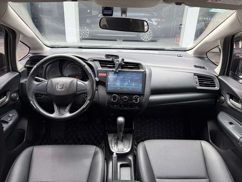 Honda Fit — фото 9