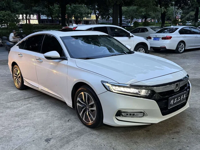 Honda Accord — фото 1
