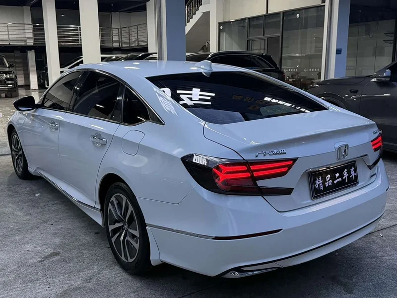 Honda Accord — фото 15