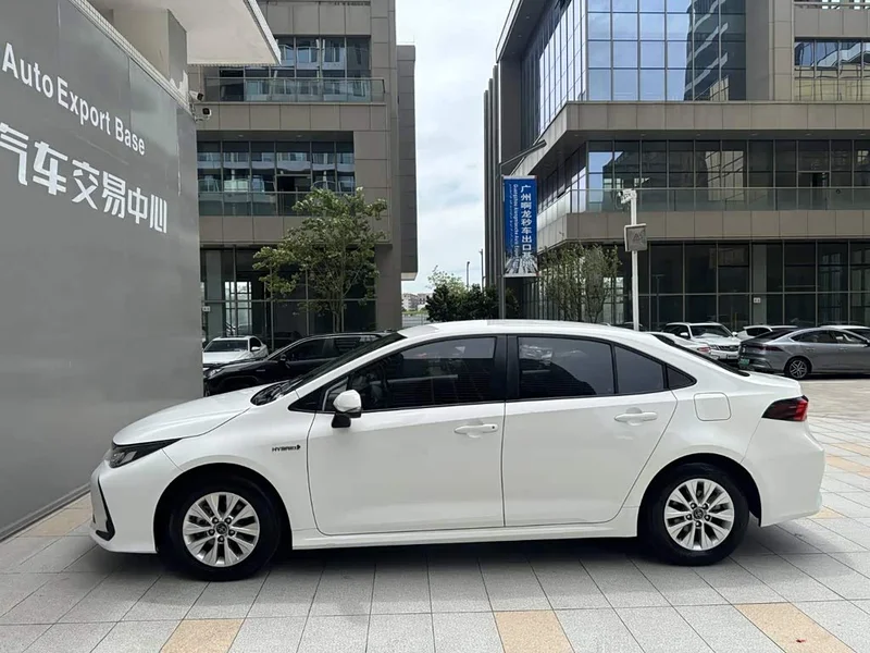 Toyota Corolla — фото 3