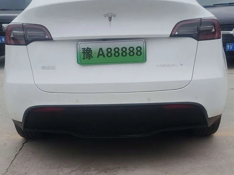 Tesla Model Y — фото 11