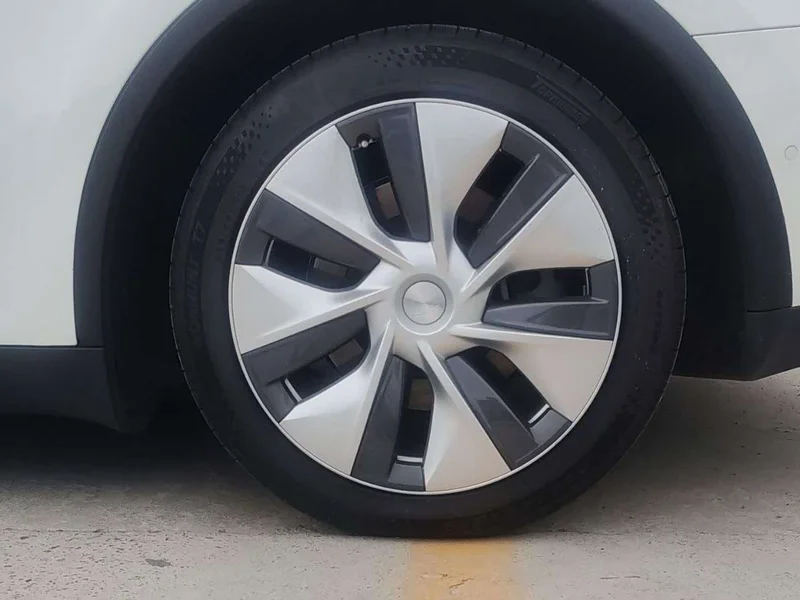 Tesla Model Y — фото 14