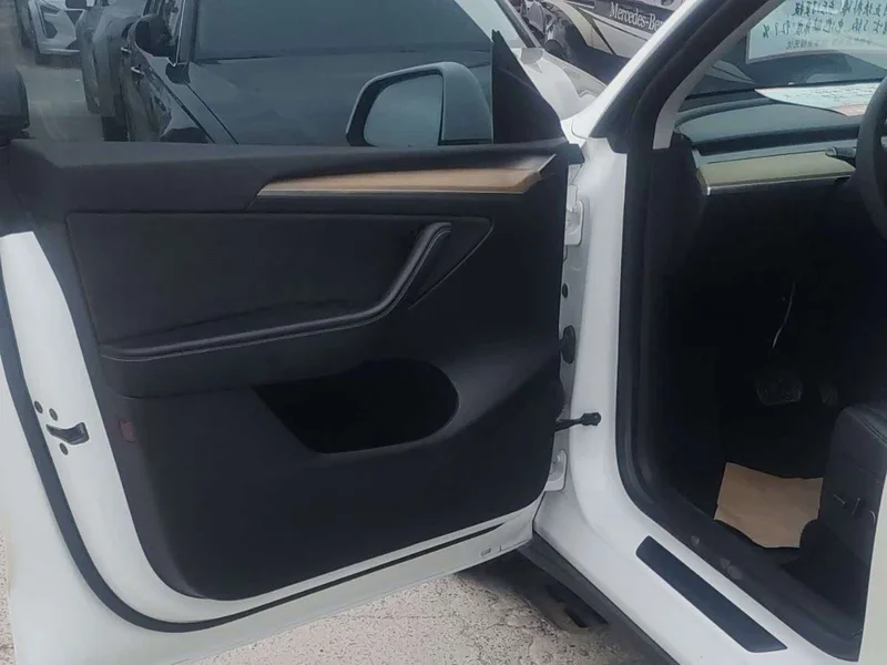 Tesla Model Y — фото 15