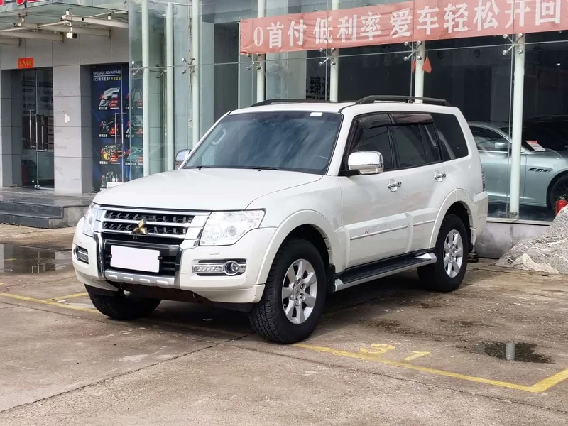 Mitsubishi Pajero (Imported) — фото 1