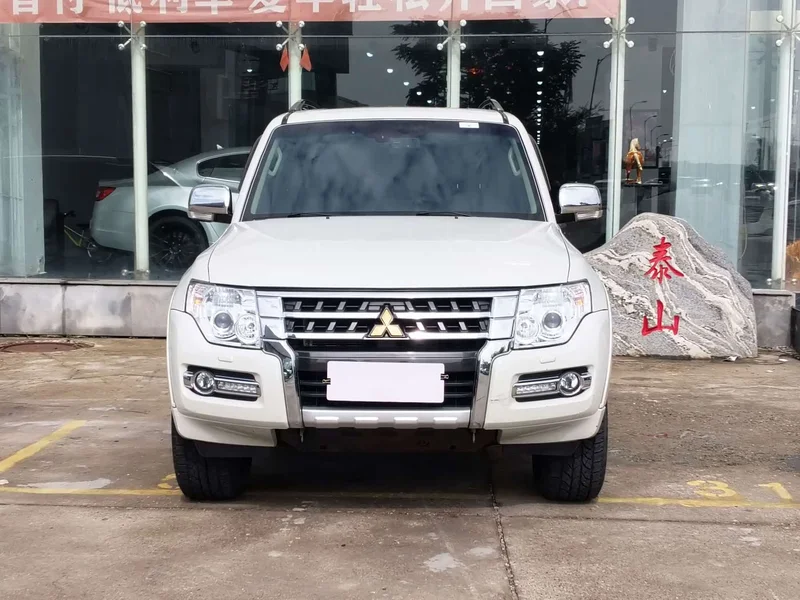 Mitsubishi Pajero (Imported) — фото 2