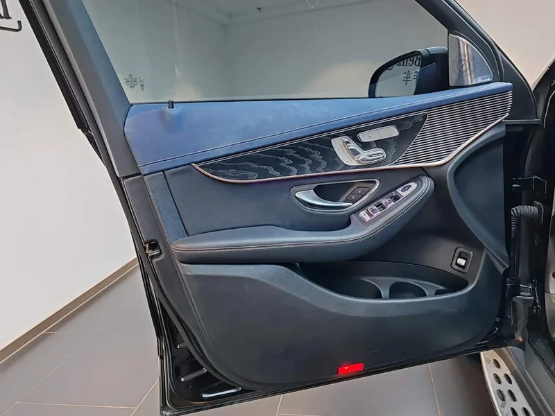 Mercedes-Benz EQC — фото 13