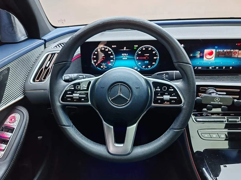 Mercedes-Benz EQC — фото 15