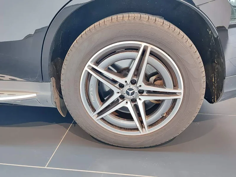 Mercedes-Benz EQC — фото 10