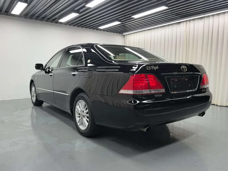 Toyota Crown — фото 14