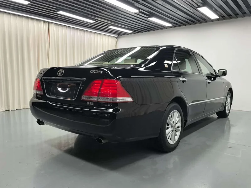 Toyota Crown — фото 15