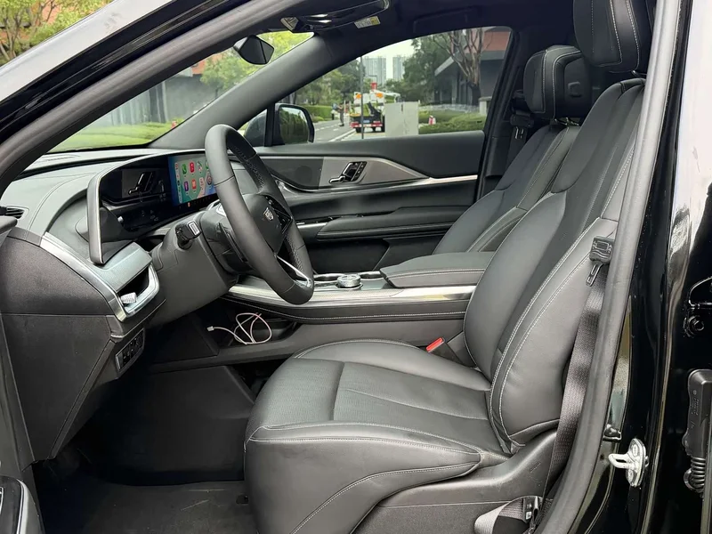 Cadillac XT5 — фото 12