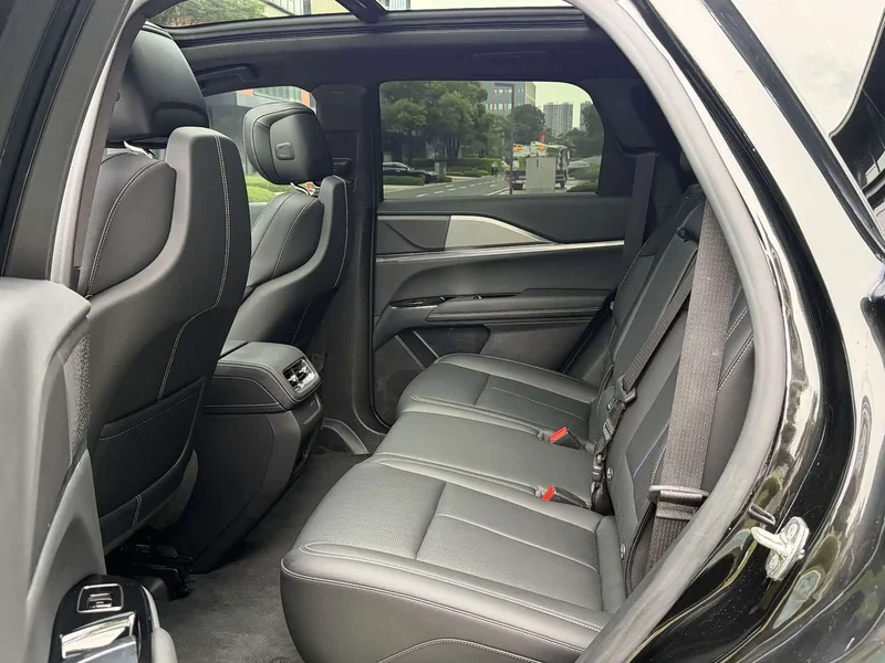 Cadillac XT5 — фото 13