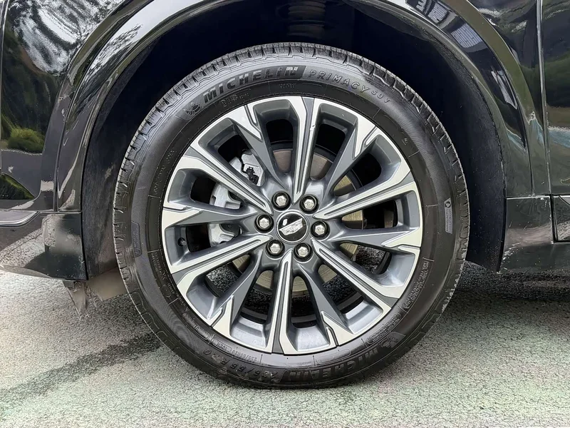 Cadillac XT5 — фото 14
