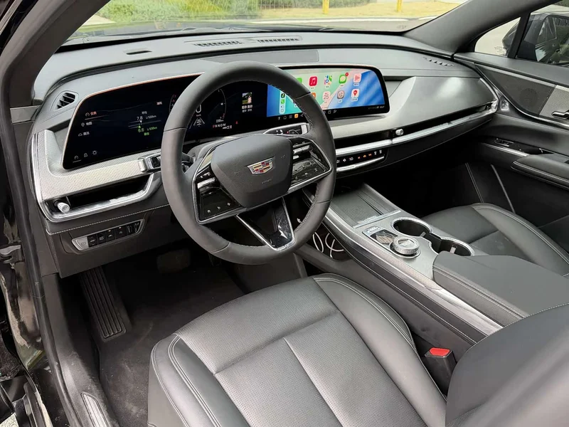 Cadillac XT5 — фото 15