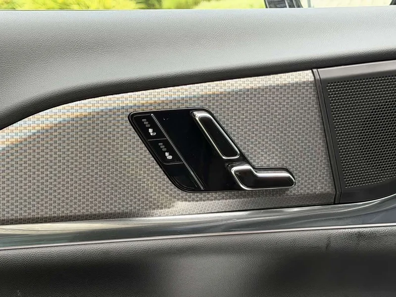 Cadillac XT5 — фото 16