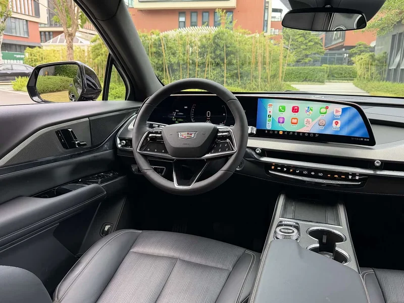 Cadillac XT5 — фото 18
