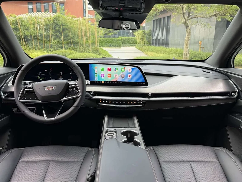Cadillac XT5 — фото 19