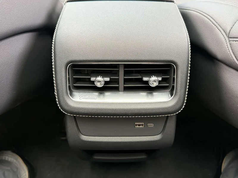 Cadillac XT5 — фото 21