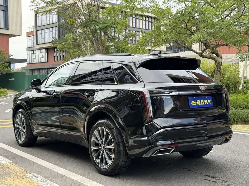 Cadillac XT5 — фото 8