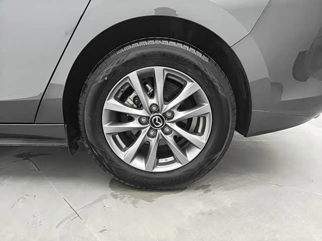Mazda 3 Axela — фото 10