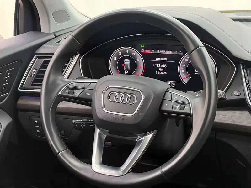 Audi Q5L — фото 24