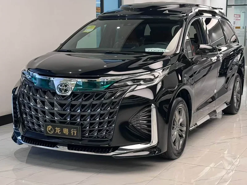 Toyota Sienna — фото 1