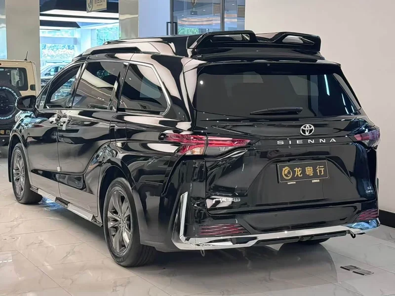 Toyota Sienna — фото 6