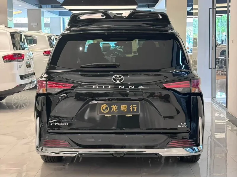 Toyota Sienna — фото 7