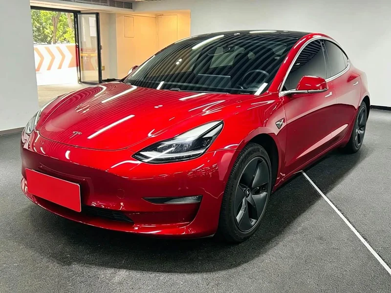Tesla Model 3 — фото 1