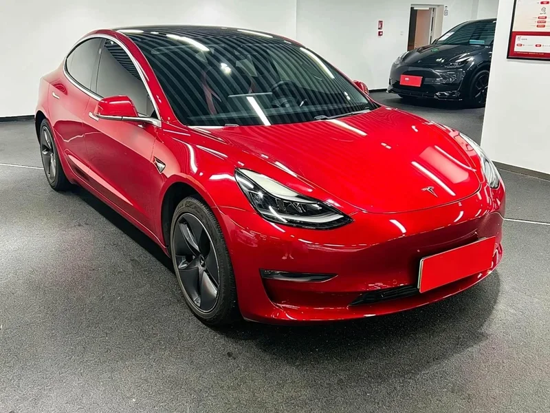 Tesla Model 3 — фото 3