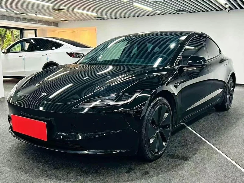 Tesla Model 3 — фото 1