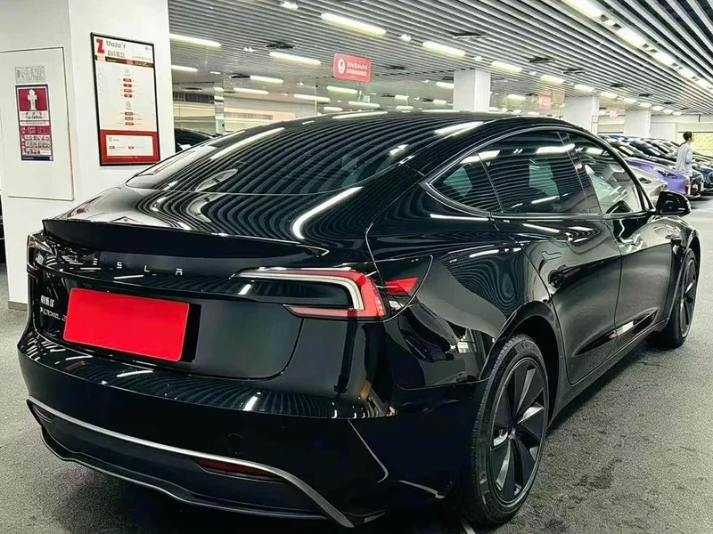 Tesla Model 3 — фото 4