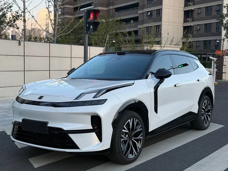 Lynk & Co 08 EM-P