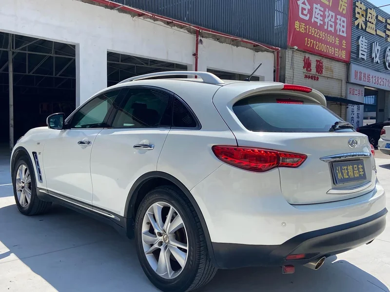 Infiniti QX70 — фото 10