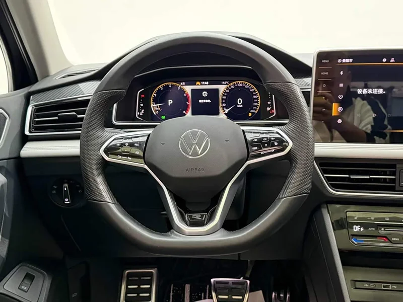 Volkswagen Tiguan L — фото 14